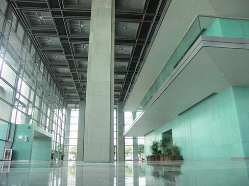 Techno™ Recycled Glass installed in a corporate building lobby