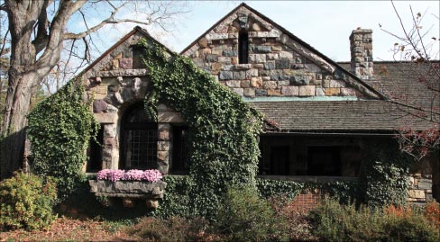 Most millionaires of the day had a carriage house, and in the case of Skylands Farms this amenity was a necessity when friends came-a-callin’ for nine holes of golf and three courses of dinner. “I’d define the look of the carriage house as arts & crafts style, using local quartzite boulders, wooden window boxes and borders with panes fastened into the stone,” said Michael Jamison. 