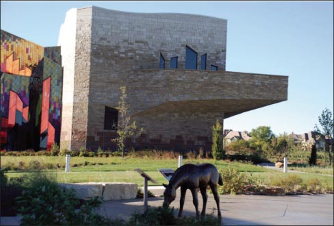 The Prairie Fire Museum features Chestnut Shell, Flint Hills Mottled, Prairie Shell, and Cottonwood Kansas limestone.