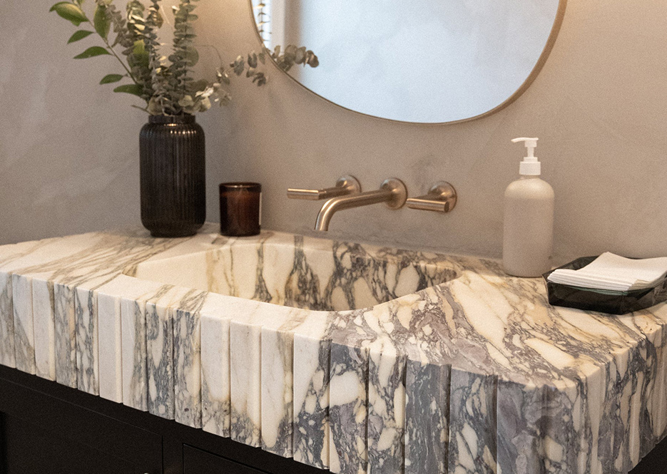 Handcrafted elegance meets international expertise. This marble vanity sink area exemplifies Castelli Marble’s commitment to the human touch—where skilled artisans transform stone into one-of-a-kind masterpieces. From quarry to client, every detail is tailored to perfection.