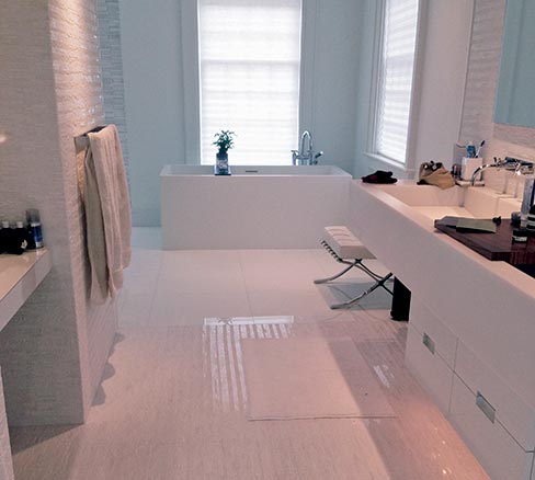 This contemporary bath at a private residence in Bedford, New York features Glassos® Crystal White tiles on the master bath floor. “I’ve been around a lot of trends and seen them come and go,” said Mitnick. “The white trend doesn’t seem to be letting up and the whole world is recognizing this.”