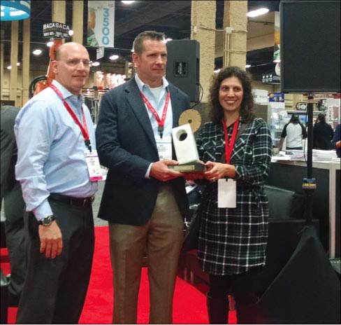 Stone World’s Dave Madonia and Jennifer Richinelli present Eric Tryon with the 2015 Fabricator of the Year award at TISE 2016.