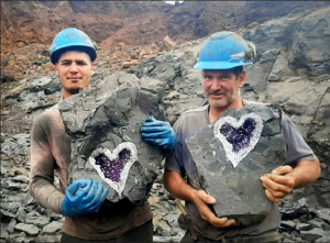  Miners at the Uruguay Minerals company discovered a rare amethyst formation in a Geode crystal.