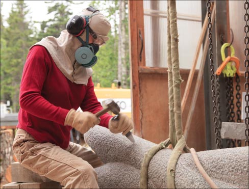 Focused intently on perfection, Hoshi’s hammer on chisel rings true, strike after strike, to her craft and philosophy. To her, stone is not cold. “With my work, I want to give people of our generation warmth and a quiet peaceful feeling.”