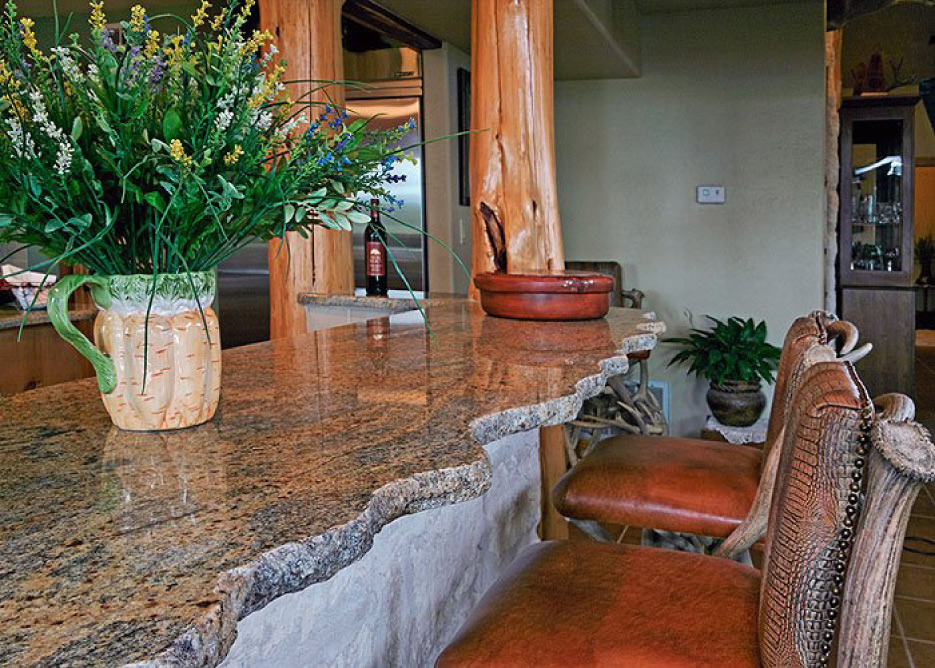 Custom Juparana Bordeaux granite bar top features an undulating decorative edge that echoes the ridges of the nearby Smoky Mountains, in this rustic mountain retreat.