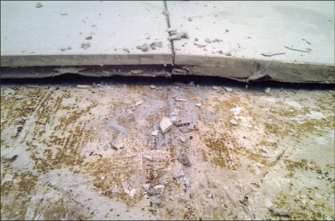 A classic example of tenting — you can expect this problem when you don’t plan for expansion joints. 