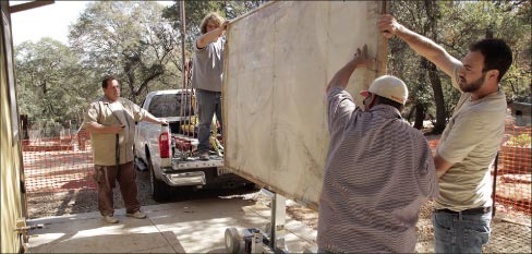 No strain, no pain!  The Pro-Lift Automatic by Omni Cubed assists in the easy removal of a large slab from the A-frame cart in the truck bed.