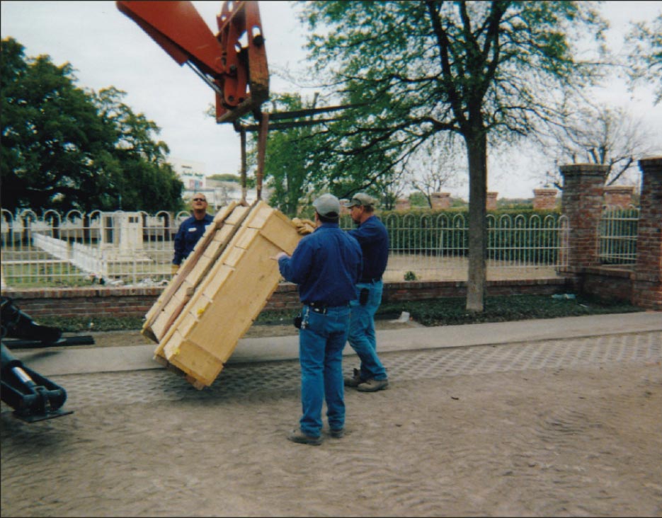 Step 3: Using nylon straps in the choker position to lift the crate into the vertical position.