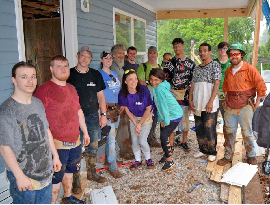 Habitat for Humanity construction volunteers and the Bussell family