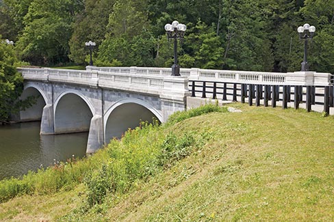 The Proctor Marble Bridge was built in 1915 to replace an existing covered bridge that had spanned Otter Creek for many years.