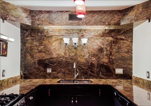 Rain Forest Green marble kitchen includes a mitered/continuous pattern soffit to hide the heating duct. Sherpa Stone’s client “hated the drywall soffit,” and asked if Sherpa Stone could do something to hide it, and create a dramatic effect. 