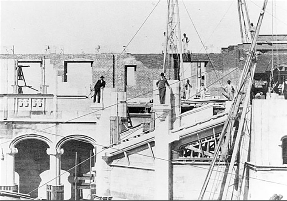 Construction of the Vanderbilt’s Biltmore mansion near Asheville, NC, using Indiana Limestone. 