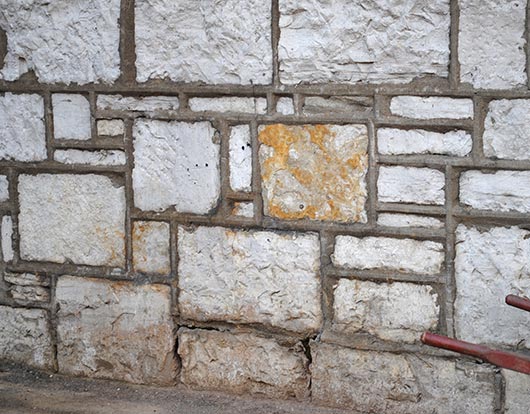 In the 1800s, Irish stone masons made their mark in Kentucky by sharing the ancient, dry-stack method of building with limestone