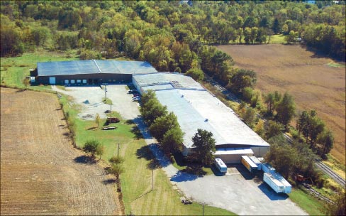  Located in Arcadia, Indiana Stone Spectrum’s “All Under One Roof” facility is 110,000 square-feet, and sits atop 15 acres. Highly mechanized, the 30,000 square-foot shop houses two bridge saws, two inline polishers, three CNC machines and two backsplash edge machines. Aerial photo by American Views of Cincinnati, OH 