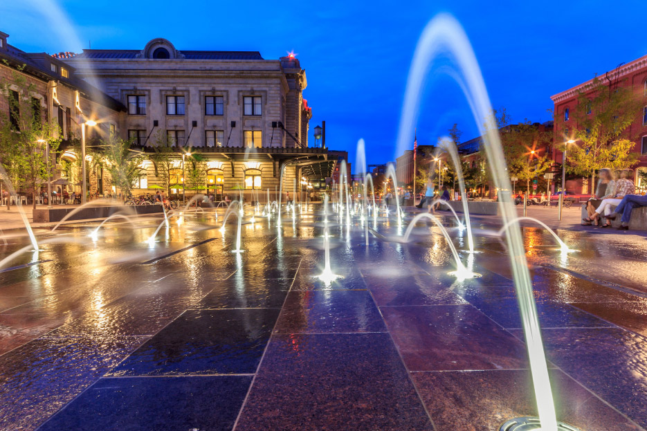 Denver Union Station, Fountain and Paving features Agate, Carnelian and Mesabi Black in a thermal finish.