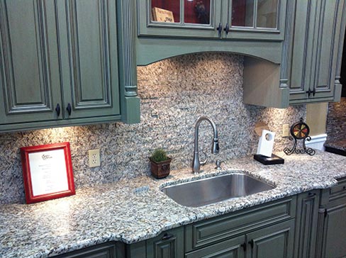 Fig. 3. Santa Cecelia stacked tile backsplash and counter in Counter Solution’s showroom sample.