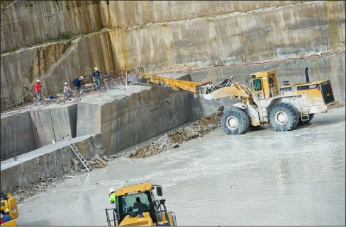 Indiana Limestone blocks are carefully extracted from their historic quarries and processed in their sawing and fabrication facility.